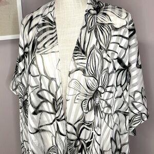 C EST. 1946 NWOT beautiful black and white floral kimono.